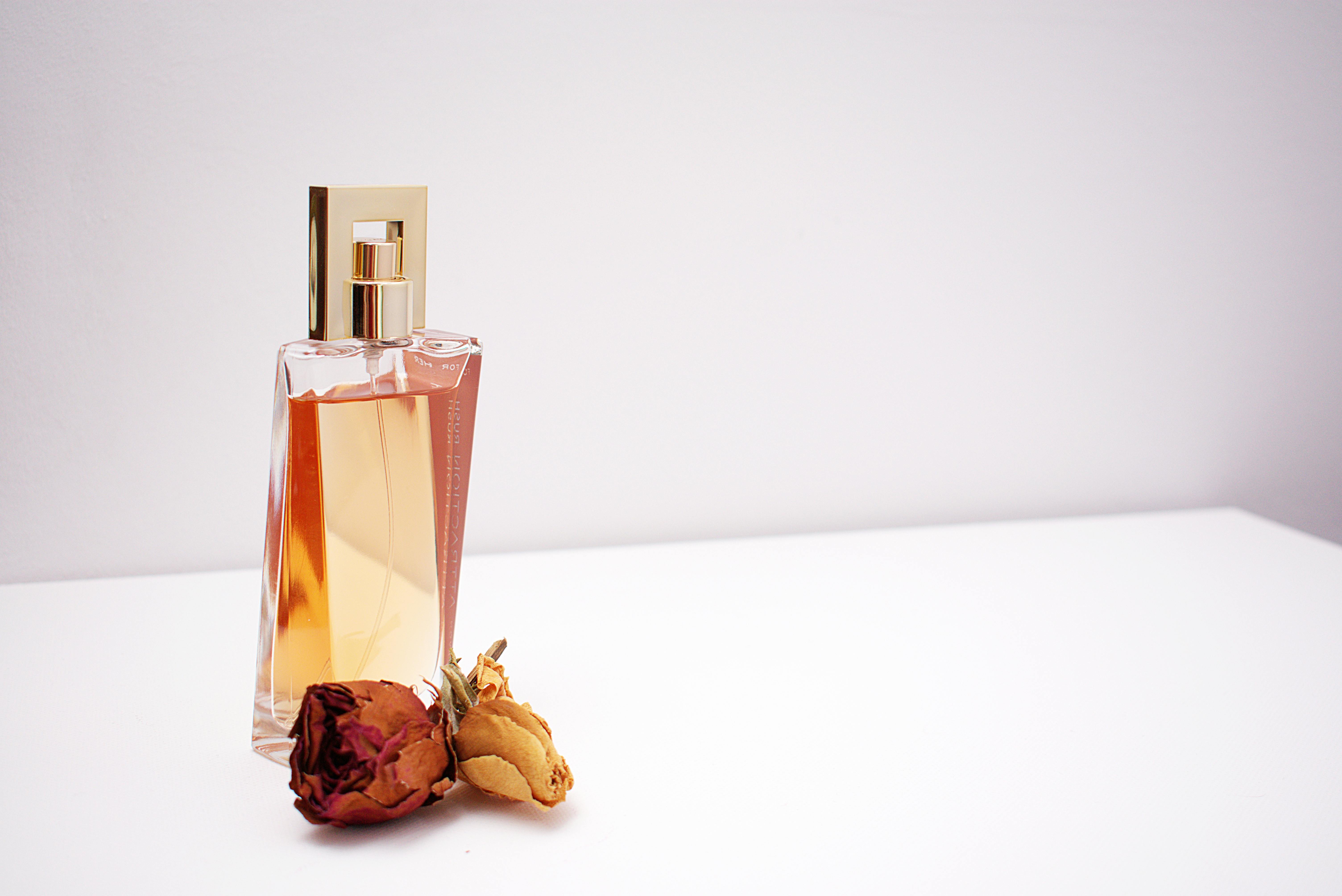 Réunion de consommateurs, en présentiel, sur le thème des parfums, à Paris. 